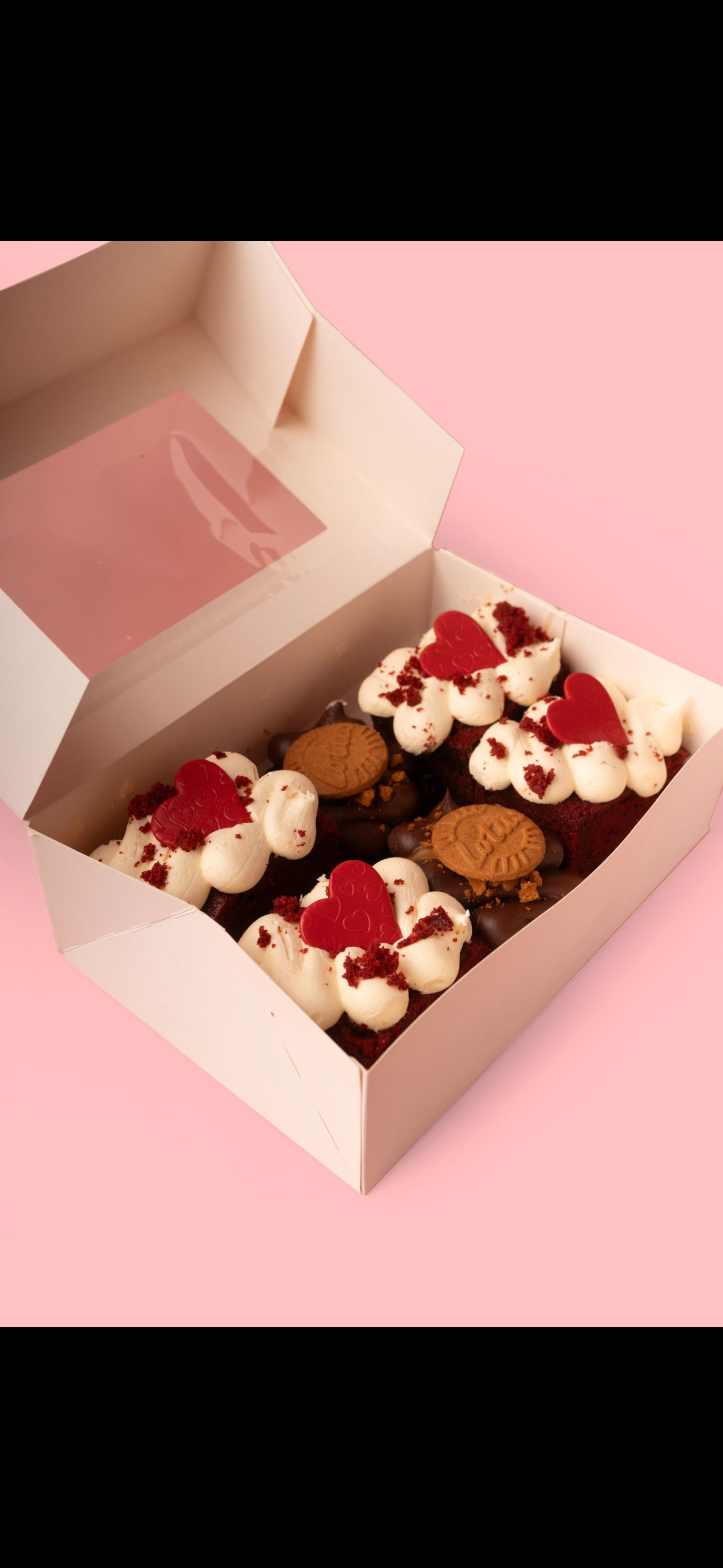 Red Velvet & Biscoff Mixed Cake Box Of 6
