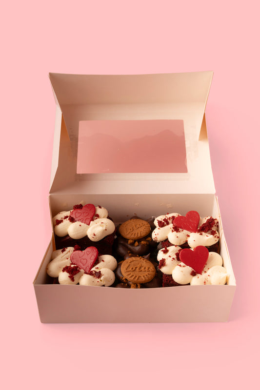 Red Velvet & Biscoff Mixed Cake Box Of 4